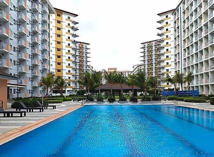 Отель Foursphere Staycation
