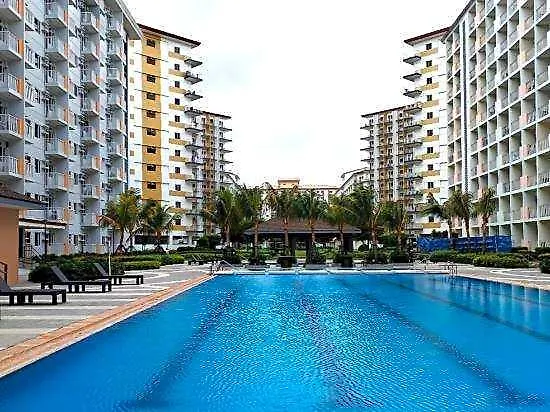 Отель Foursphere Staycation