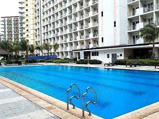 Отель Foursphere Staycation 4*