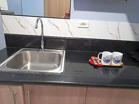 Foursphere Staycation Отель Манила